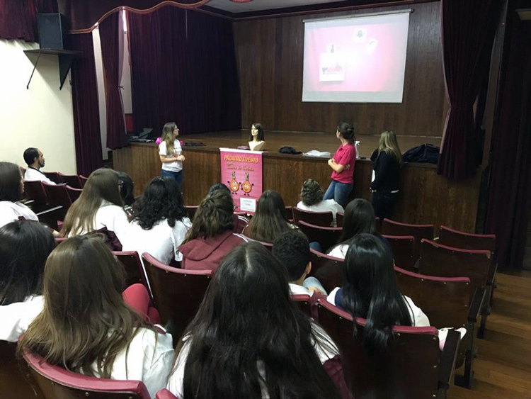 “Outubro Rosa do Casca” leva informação sobre o câncer de mama até as escolas e incentiva a doação de cabelo