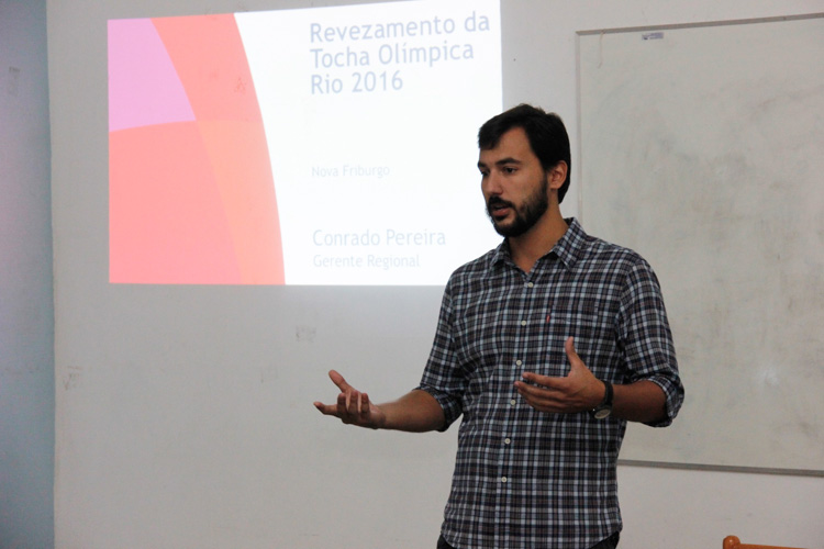 O gerente regional do Comitê Rio 2016, Conrado Pereira, orientou o grupo de trabalho que organizará o revezamento da Tocha Olímpica em Nova Friburgo