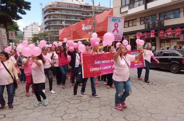 Caminhada Rosa marca o fim de semana com conscientização sobre câncer de mama