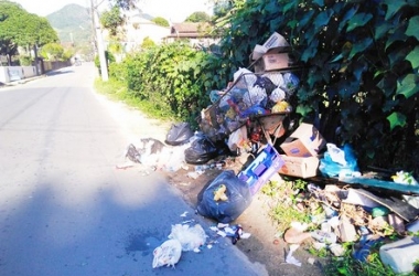 Lixo descartado de forma irregular em Lumiar (Foto de leitor)