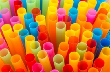 Comércio de Friburgo tem até maio de 2020 para substituir canudos de plástico