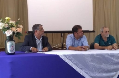 O prefeito de Cordeiro (ao centro) foi eleito por unanimidade para gerir o CIS-Serra por um ano