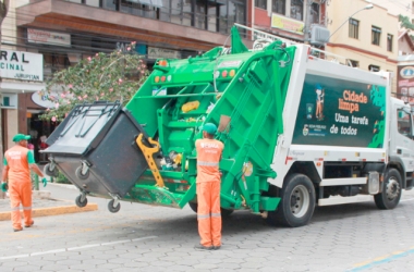 Coleta de lixo em Nova Friburgo (Foto: EBMA)