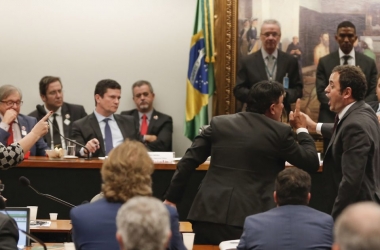 Glauber exaltado diante de Moro durante audiência na Câmara em 2 de julho (Arquivo Estadão)