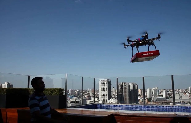 Drone entrega pizza em São Paulo (Foto: G1)