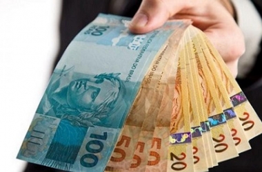 Salário mínimo deve chegar a R$ 1.039 no ano que vem