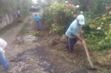 Funcionários da prefeitura trabalham na estrada de acesso ao Pico (Fotos: Divulgação)