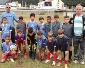 Torneio interno comemora 40 anos de escolinha de futebol