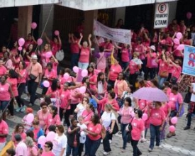 Caminhada Rosa alerta a população sobre a necessidade de prevenção do câncer de mama