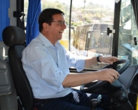 Em visita à Faol, prefeito confere a nova frota de ônibus