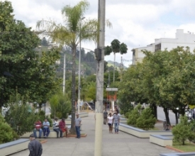 Praça de Conselheiro recebe melhorias e pode ganhar posto policial