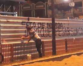 Prefeitura limpa pichação na Estação Livre que atacava Renato Bravo