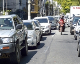 Para cada 3 friburguenses, há 2 veículos circulando nas ruas da cidade