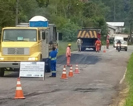 Após queixas, DER-RJ inicia operação tapa-buracos na Mury-Lumiar