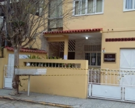 Rua Cristina Ziède tem prédio e casa interditados pela Defesa Civil
