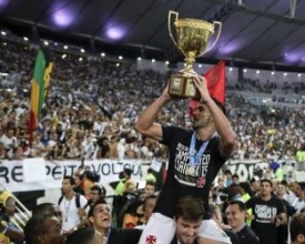 Lucas comemora título carioca pelo Vasco e passe para gol de Gilberto