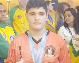 Jovem friburguense é campeão Pan-Americano de Kickboxing no México
