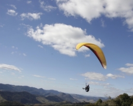 Bombas ecológicas serão lançadas em voos de parapente no Caledônia