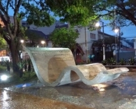Monumento ao bicentenário na Praça Dermeval já sem tapumes