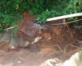 Após chuva, parte de escada de servidão cai no distrito de Conselheiro Paulino