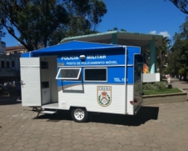 Praça Getúlio Vargas ganha trailer da polícia