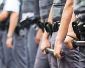 Polícia apreende drogas e arma falsa em Nova Friburgo