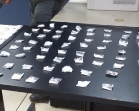 PM apreende drogas no Terra Nova com figura do atacante Gabigol