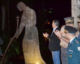 Colégio inaugura monumento em louvor a São José de Anchieta