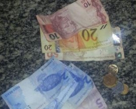 Jovem é assaltada na Praça Dermeval Barbosa Moreira