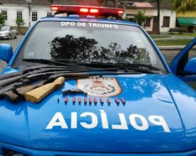 PM prende dois homens com armas em Santa Maria Madalena