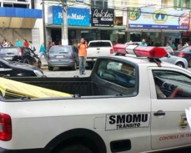 Prefeitura recolhe placas do movimento contra a privatização do rotativo