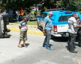 Viatura da polícia se envolve em acidente em Duas Pedras