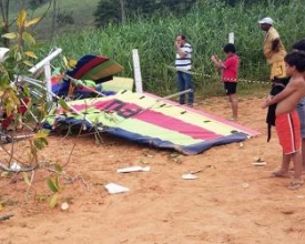 Ultraleve cai e dois homens ficam feridos em Trajano