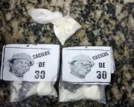 Motorista é detido com cocaína e carro é apreendido por CNH vencida