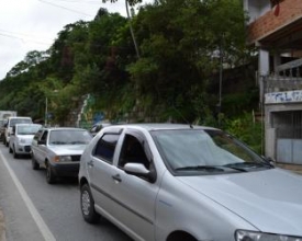 Motoristas se queixam de congestionamentos provocados por obra na RJ-116