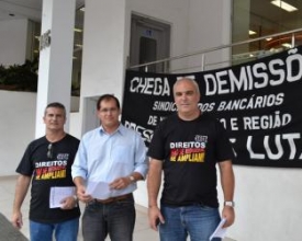 Bancários de Friburgo se manifestam contra onda de demissões na categoria