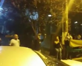 Manifestantes protestam antes de palestra de Paulo Henrique Amorim no CNSD