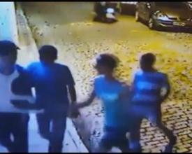 Câmeras registram assalto a estudante no Centro 