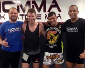 Com cinturão na mira, Barboza encara ex-campeão do UFC