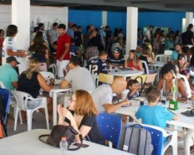 Yetis promove almoço beneficente e arrecada alimentos para a Apae