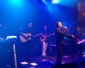 Cantor destaque na TV faz show no Teatro Municipal