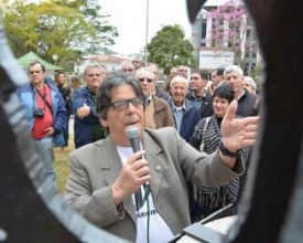 Praça do Suspiro ganha escultura em homenagem à tocha olímpica