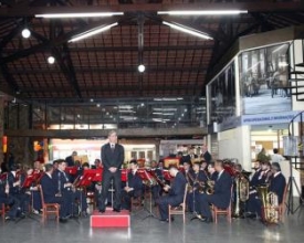 Banda Campesina homenageia os pais com música