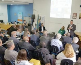 Rogério Cabral faz prestação de contas em evento da Acianf