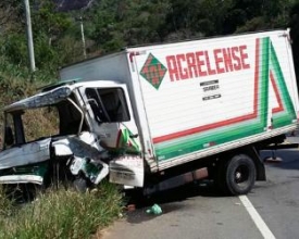 Caminhões batem na RJ-130 e motoristas ficam feridos