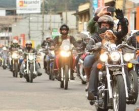 Motociata ganha as ruas em celebração ao 16º aniversário do Águias de Cristo