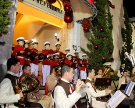 Prefeitura ganha decoração especial para o Natal