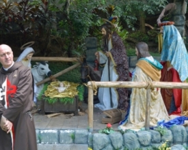 Arautos do Evangelho recebe visitantes para apresentação dramatizada de presépio