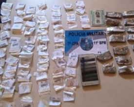 Jovem é presa com cocaína e maconha em casa