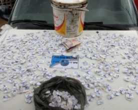 Polícia apreende mais de 500 sacolés de cocaína em 2 dias